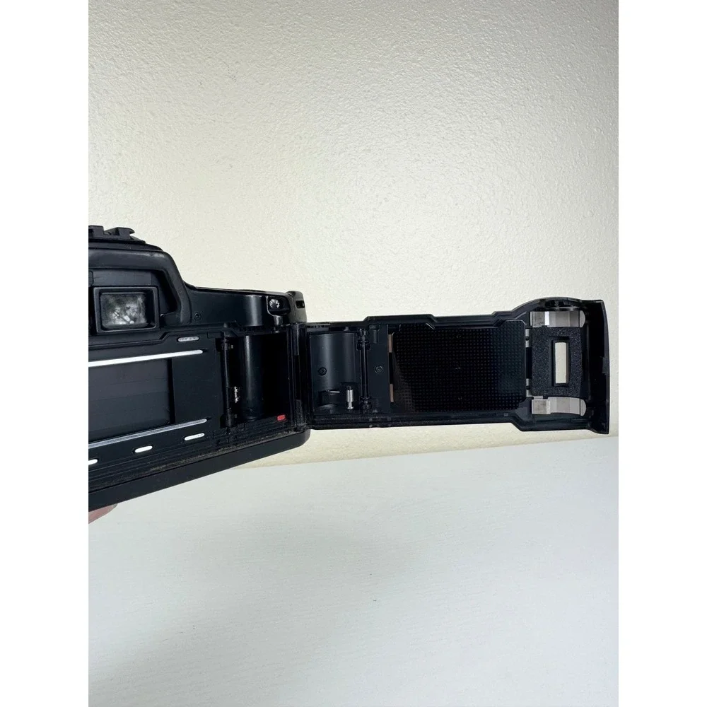 Minolta Maxxum 3xi 35mm Film Camera AF 35-80mm Lens + Skylight Filter Untested